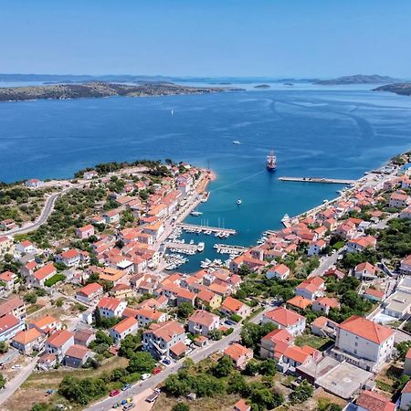 Apartments With A Parking Space Sali, Dugi Otok - 8181 Esterno foto